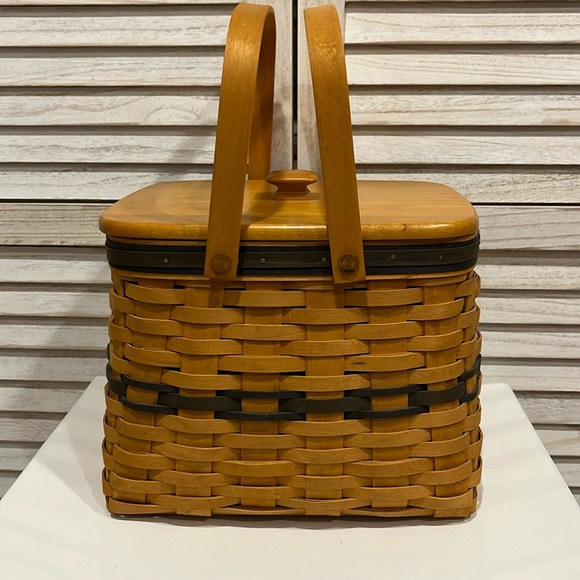 Longaberger Collectors Club Harbor Basket with protector 1998 - Picture 2 of 12